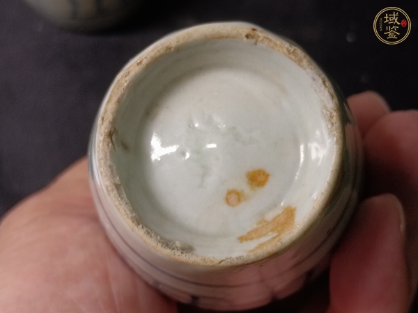 古玩陶瓷卷草紋青花瓶真品鑒賞圖