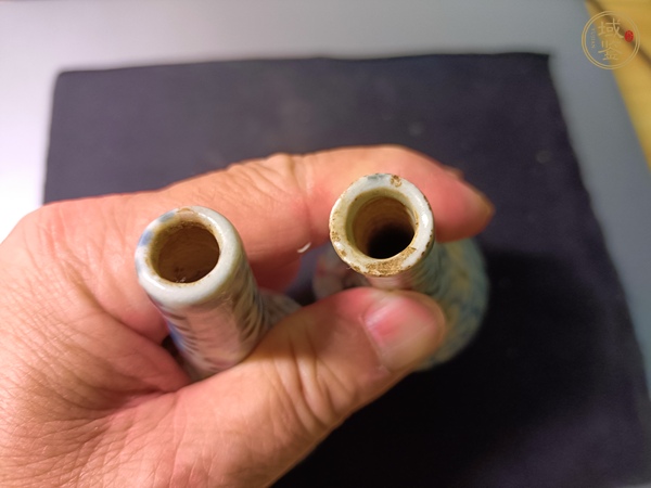 古玩陶瓷卷草紋青花瓶真品鑒賞圖