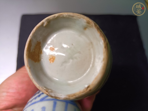 古玩陶瓷卷草紋青花瓶真品鑒賞圖