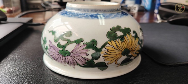 古玩陶瓷日本明治青花彩繪花卉紋碗真品鑒賞圖