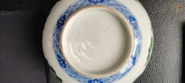古玩陶瓷日本明治青花彩繪花卉紋碗真品鑒賞圖