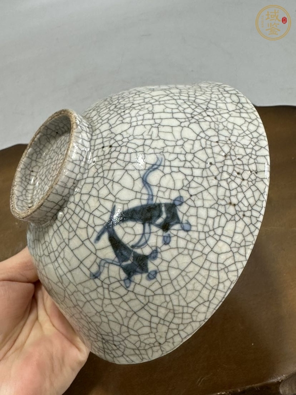 古玩陶瓷哥釉青花蓋碗真品鑒賞圖