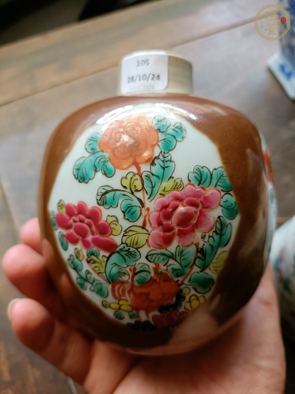 古玩陶瓷紫金釉開光粉彩罐真品鑒賞圖