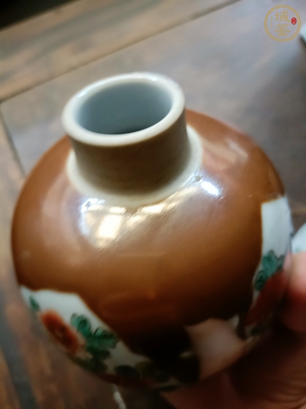 古玩陶瓷紫金釉開光粉彩罐真品鑒賞圖