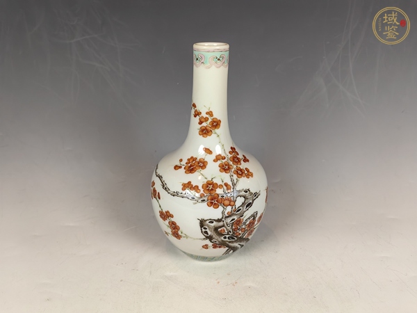 古玩陶瓷晚清礬紅墨彩梅花傲骨天球瓶真品鑒賞圖