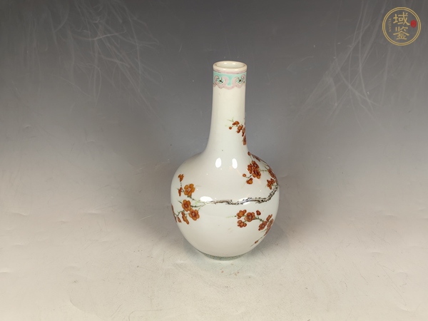 古玩陶瓷晚清礬紅墨彩梅花傲骨天球瓶真品鑒賞圖