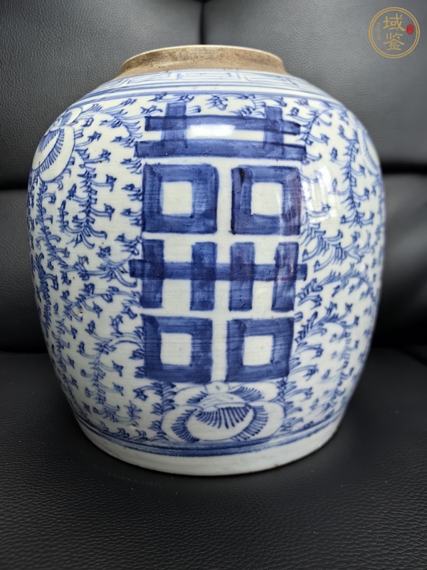 古玩陶瓷纏枝花囍字紋罐真品鑒賞圖