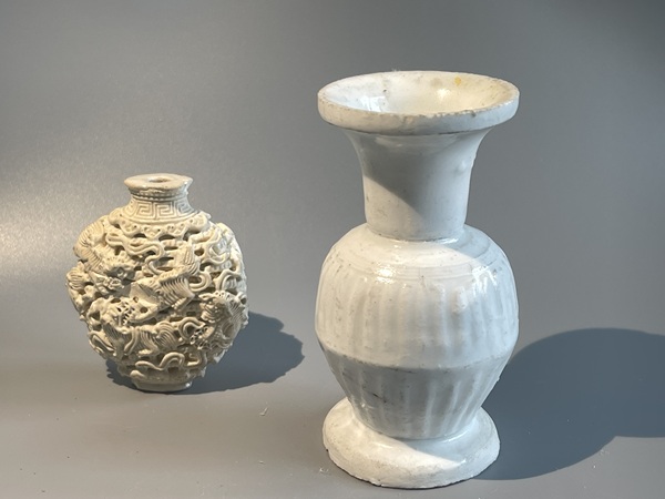 古玩陶瓷德化窯瓜棱瓶拍賣(mài)，當(dāng)前價(jià)格850元