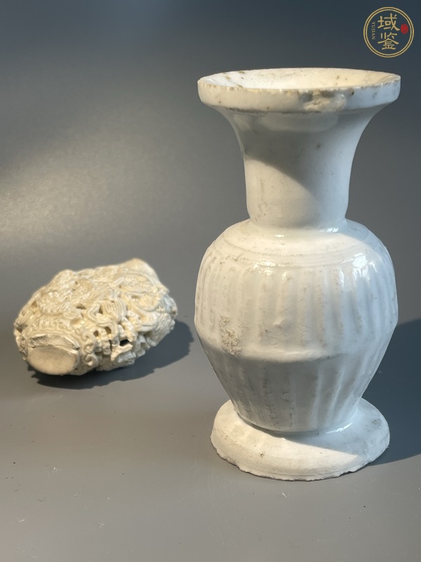 古玩陶瓷德化窯瓜棱瓶真品鑒賞圖