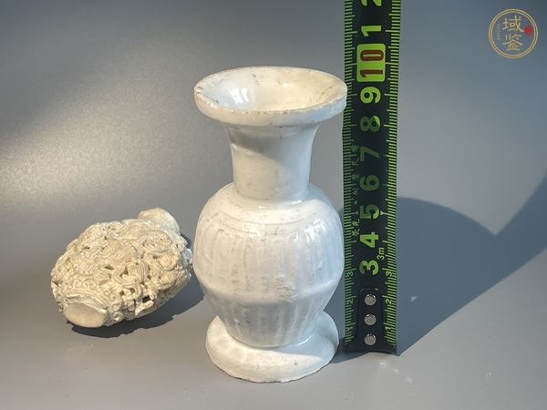 古玩陶瓷德化窯瓜棱瓶真品鑒賞圖