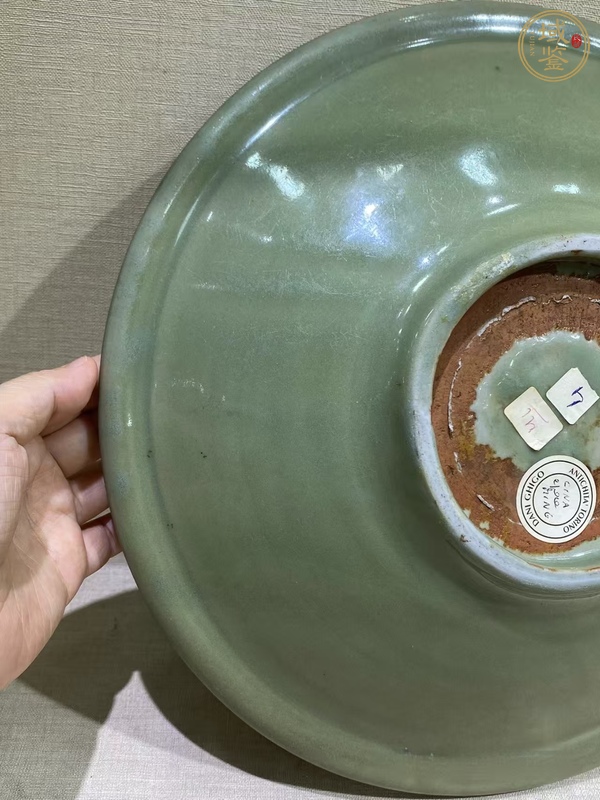 古玩龍泉窯青釉盤真品鑒賞圖