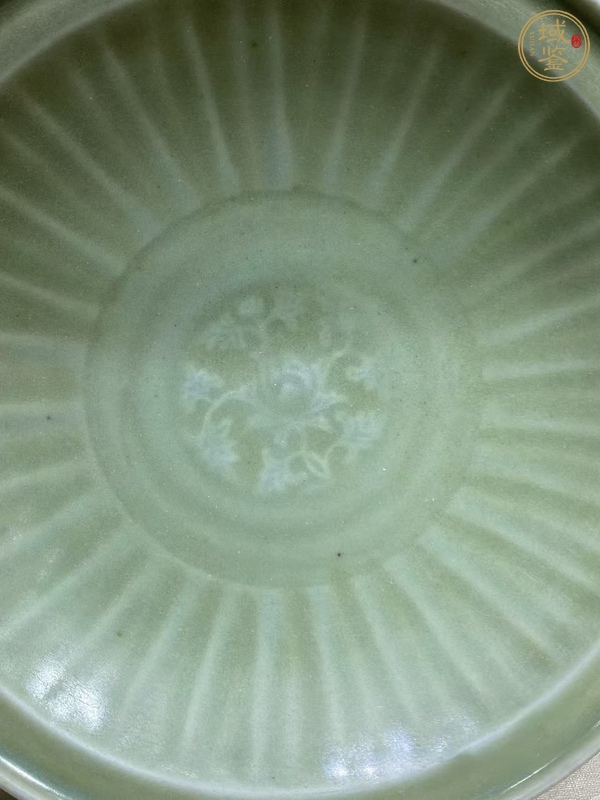 古玩陶瓷龍泉窯青釉盤真品鑒賞圖