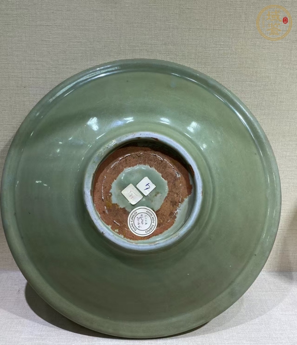 古玩陶瓷龍泉窯青釉盤真品鑒賞圖