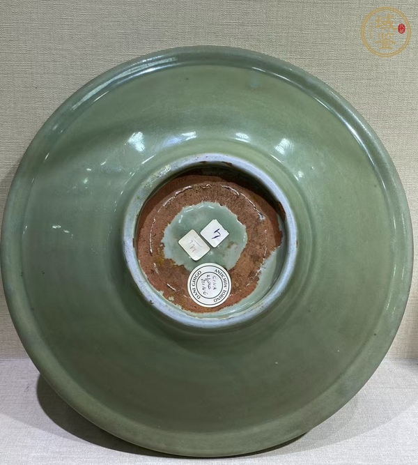 古玩陶瓷龍泉窯青釉盤真品鑒賞圖