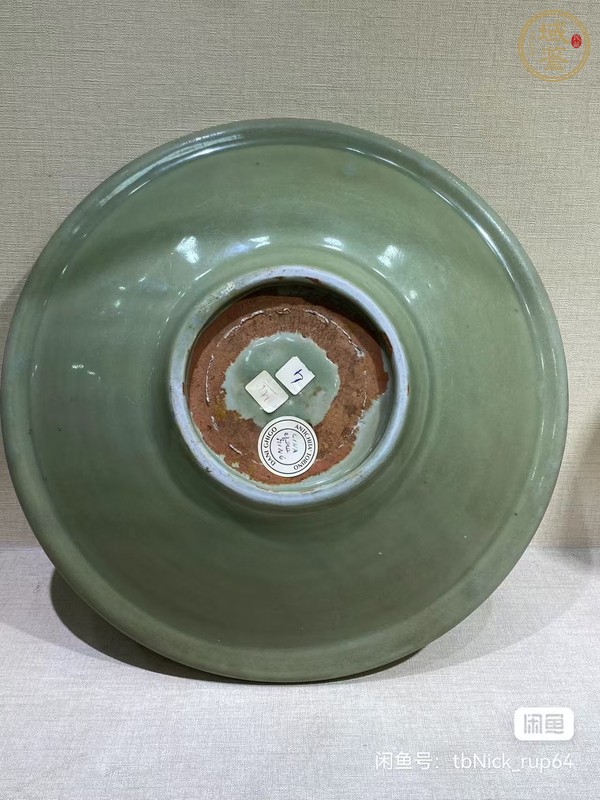 古玩陶瓷龍泉窯青釉盤真品鑒賞圖