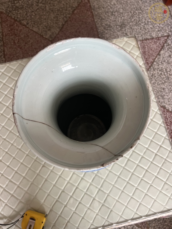 古玩陶瓷纏枝花囍字紋雙耳盤口瓶真品鑒賞圖