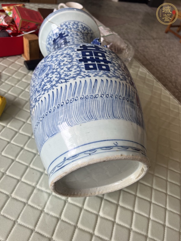 古玩陶瓷纏枝花囍字紋雙耳盤(pán)口瓶真品鑒賞圖