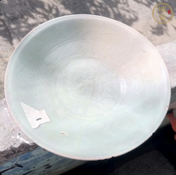 古玩陶瓷龍泉青瓷刻魚紋碗真品鑒賞圖