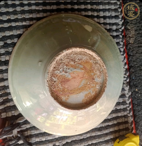 古玩陶瓷龍泉青瓷刻魚紋碗真品鑒賞圖