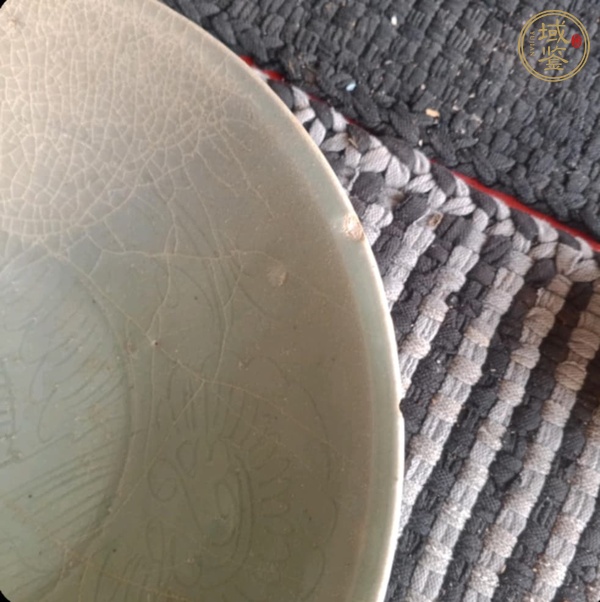 古玩陶瓷龍泉青瓷刻魚紋碗真品鑒賞圖