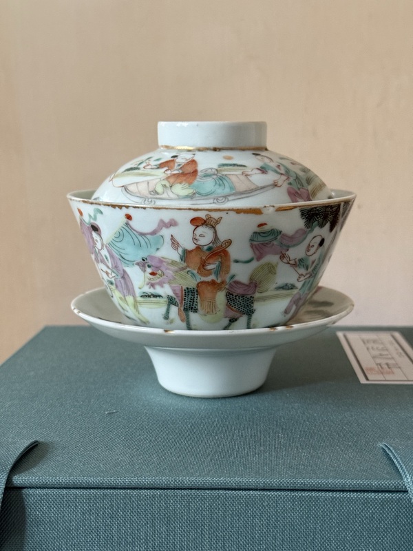 古玩轉(zhuǎn)賣晚清·麒麟送子粉彩三才蓋杯拍賣，當(dāng)前價格688元