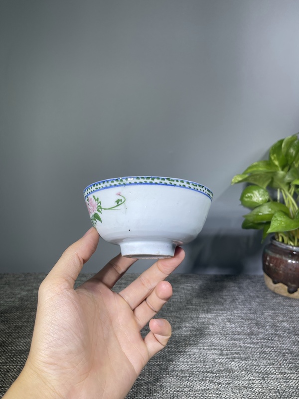 古玩陶瓷民國.釉下彩花卉紋茶碗拍賣，當(dāng)前價格0元