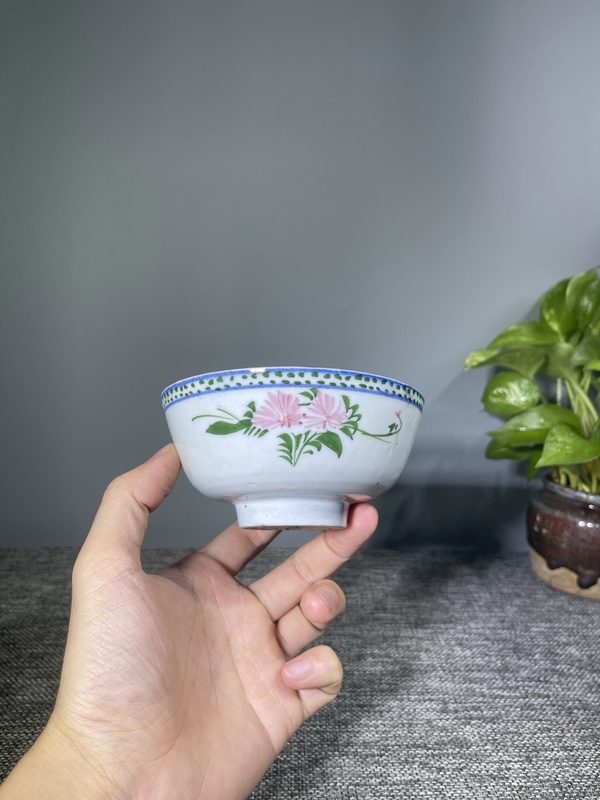 古玩陶瓷民國.釉下彩花卉紋茶碗拍賣，當(dāng)前價格0元
