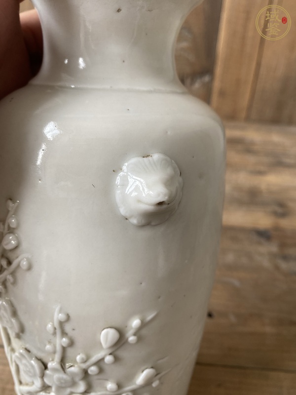 古玩陶瓷晚清德化窯貼塑獸耳筒瓶真品鑒賞圖