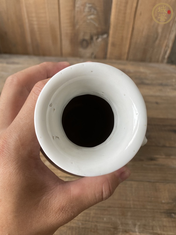 古玩陶瓷晚清德化窯貼塑獸耳筒瓶真品鑒賞圖