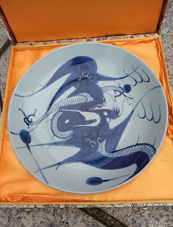 古玩陶瓷清早期雍乾過墻龍大盤拍賣,當前價格9000元