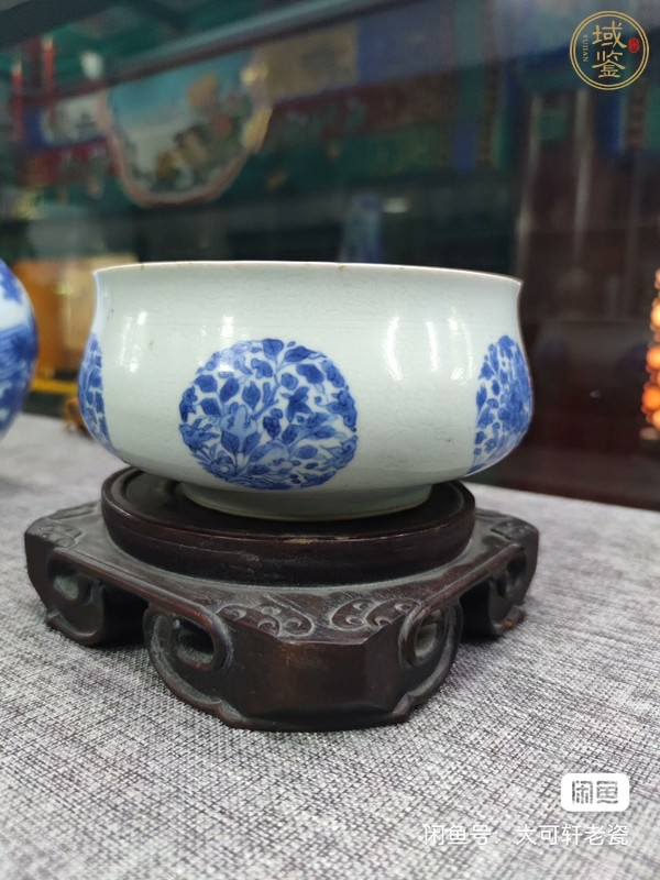 古玩陶瓷團花紋青花香爐真品鑒賞圖