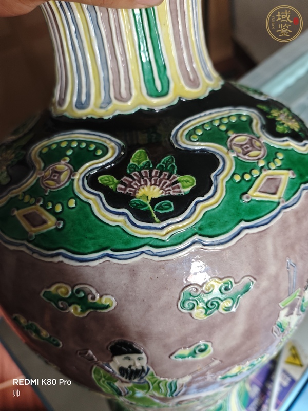 古玩陶瓷清晚期 素三彩瀝粉人物紋梅瓶真品鑒賞圖