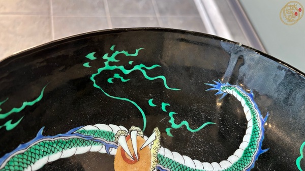 古玩陶瓷墨地五彩龍紋雙底大盤真品鑒賞圖