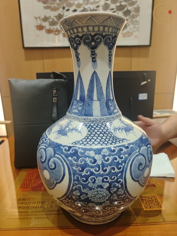 古玩陶瓷青花賞瓶真品鑒賞圖
