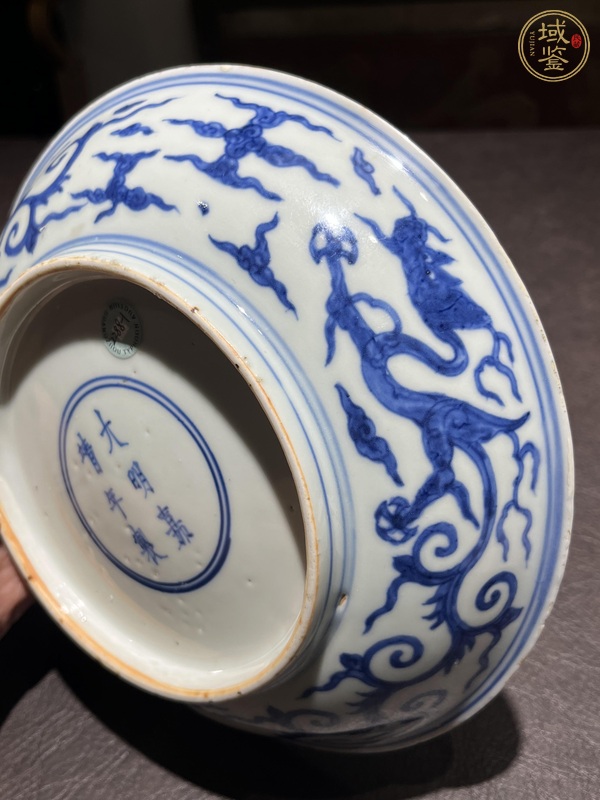 古玩陶瓷明嘉靖青花卷草龍紋盤真品鑒賞圖
