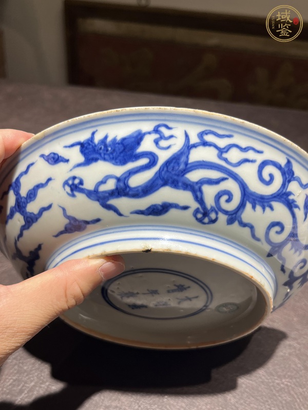 古玩陶瓷明嘉靖青花卷草龍紋盤真品鑒賞圖