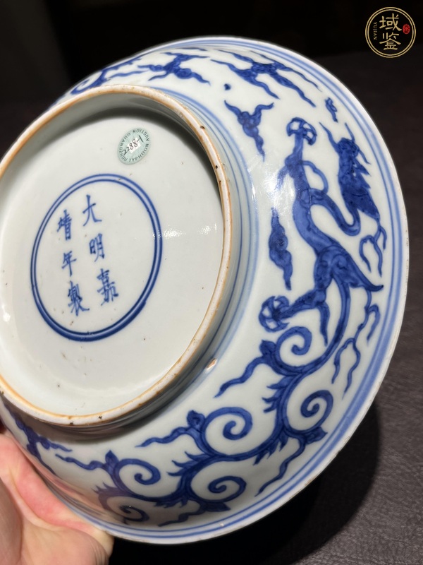 古玩陶瓷明嘉靖青花卷草龍紋盤真品鑒賞圖