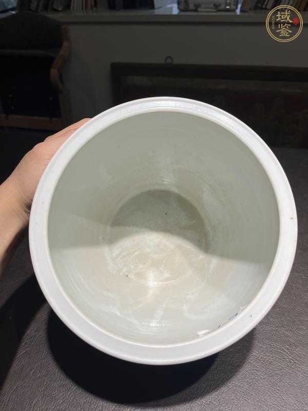 古玩陶瓷青花留白梅紋開光博古圖缸真品鑒賞圖