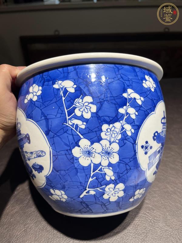 古玩陶瓷青花留白梅紋開光博古圖缸真品鑒賞圖