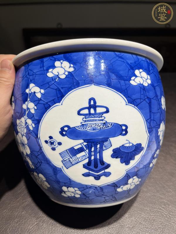 古玩陶瓷青花留白梅紋開光博古圖缸真品鑒賞圖
