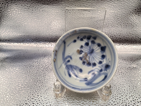 古玩陶瓷明代青花花卉紋盤拍賣，當(dāng)前價(jià)格388元
