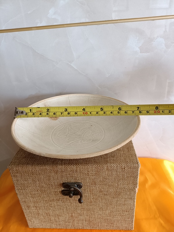 古玩陶瓷館藏級精品南宋定窯六出筋刻萱草紋賞盤拍賣，當前價格2980元