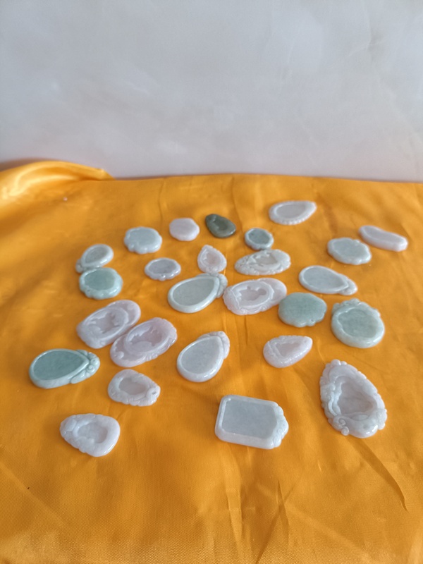 古玩玉器精品天然翡翠(A貨)掛墜 共 26件拍賣,當前價格980元