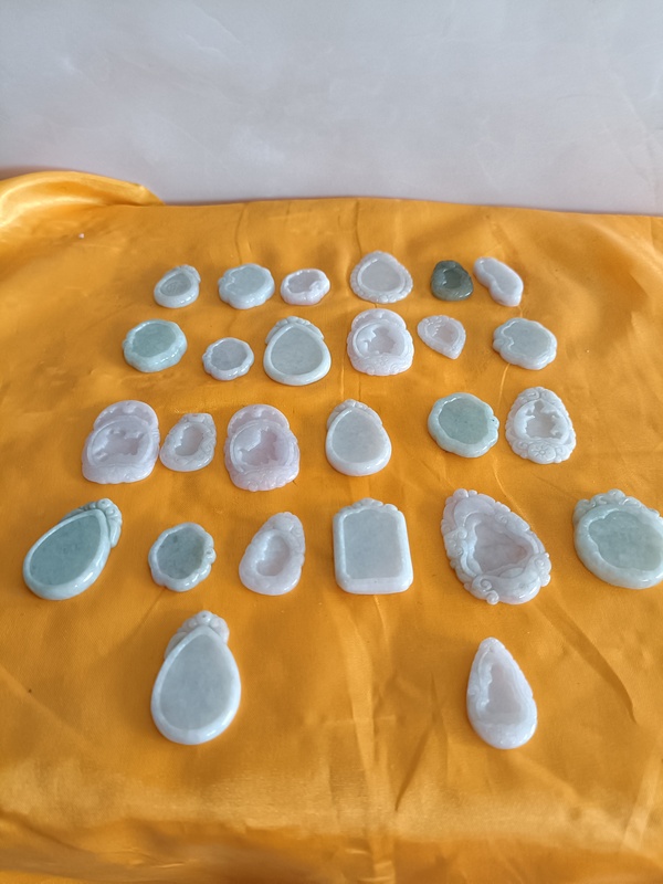 古玩玉器精品天然翡翠（A貨）掛墜 共 26件拍賣，當(dāng)前價(jià)格980元