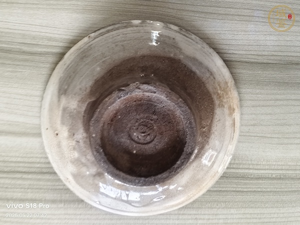 古玩褐彩花卉紋碗真品鑒賞圖