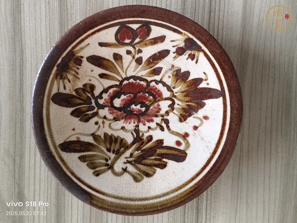 古玩陶瓷褐彩花卉紋碗真品鑒賞圖