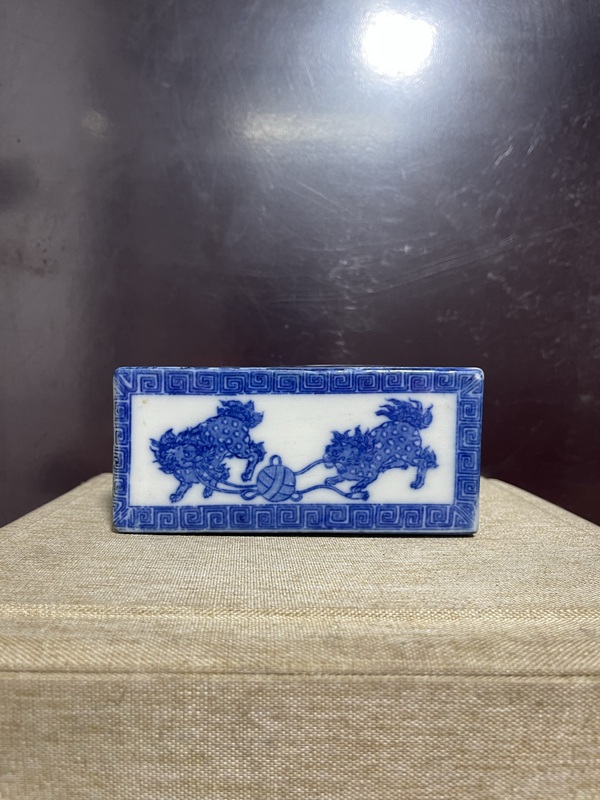 古玩陶瓷民國青花金錢鏤空雙獅脈枕拍賣，當(dāng)前價格1680元