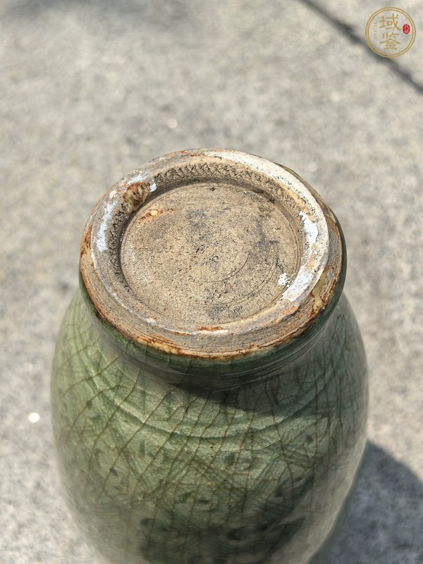古玩陶瓷龍泉青瓷刻花梅瓶真品鑒賞圖