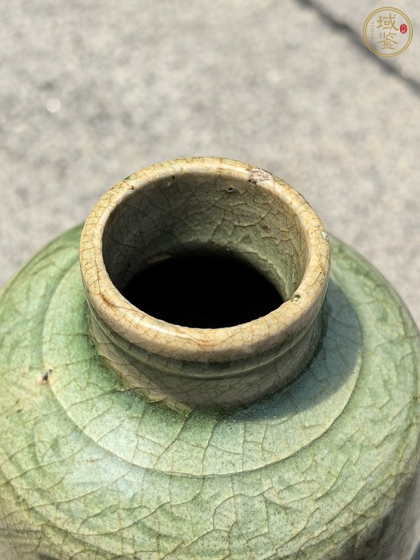 古玩陶瓷龍泉青瓷刻花梅瓶真品鑒賞圖