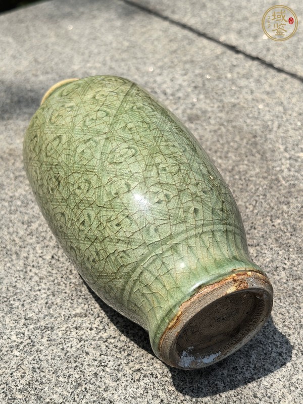 古玩陶瓷龍泉青瓷刻花梅瓶真品鑒賞圖